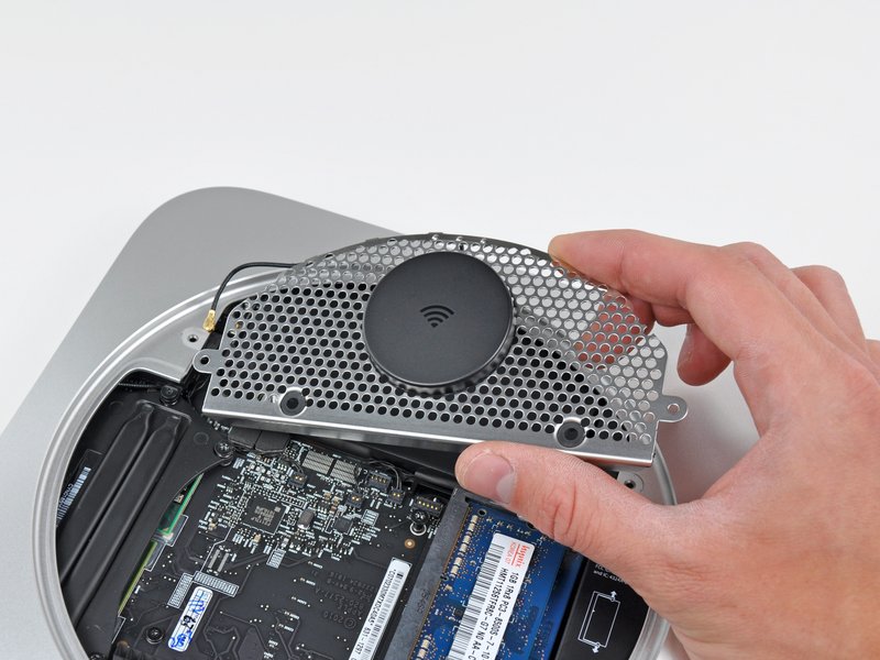 Mac mini Mid 2010 Antenna Plate Replacement