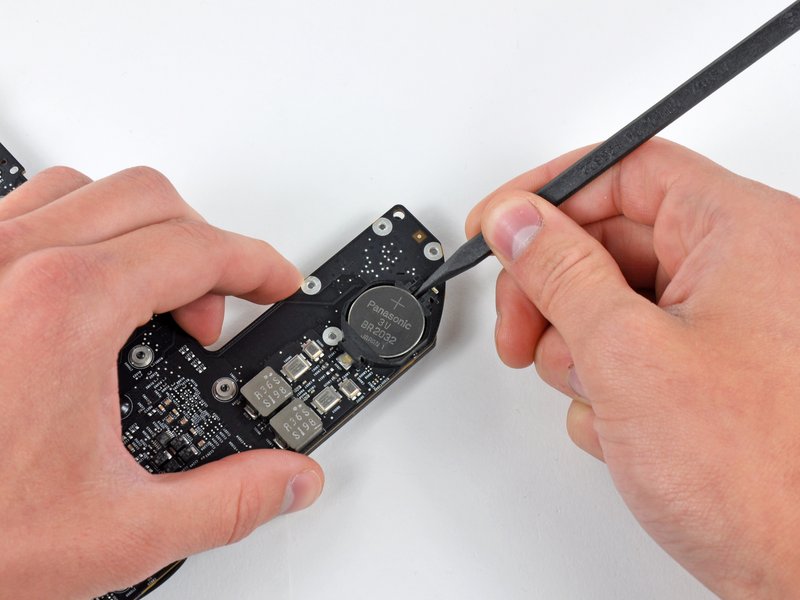 Mac mini Mid 2010 PRAM Battery Replacement