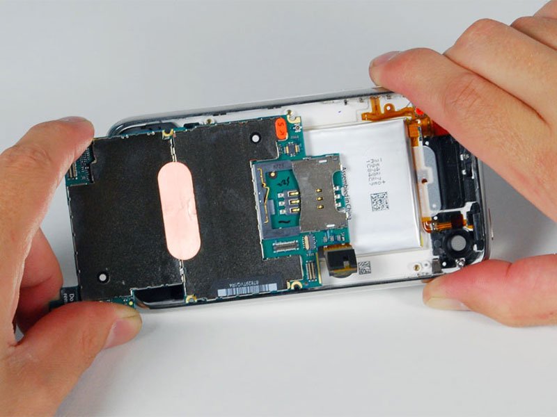 iPhone 3G Logic Board Replacement